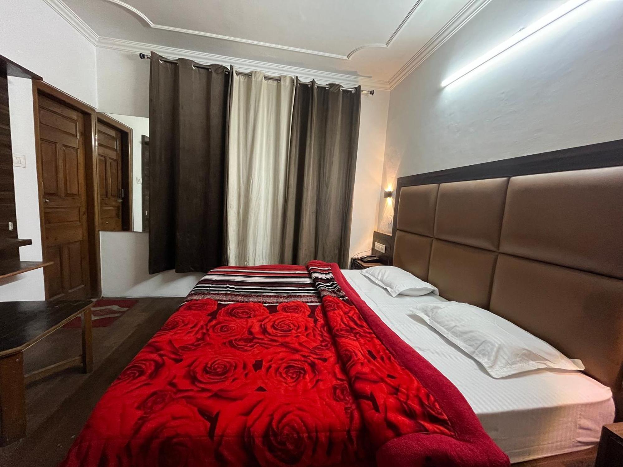 Hotel Premier Mall Road Manali Exterior foto