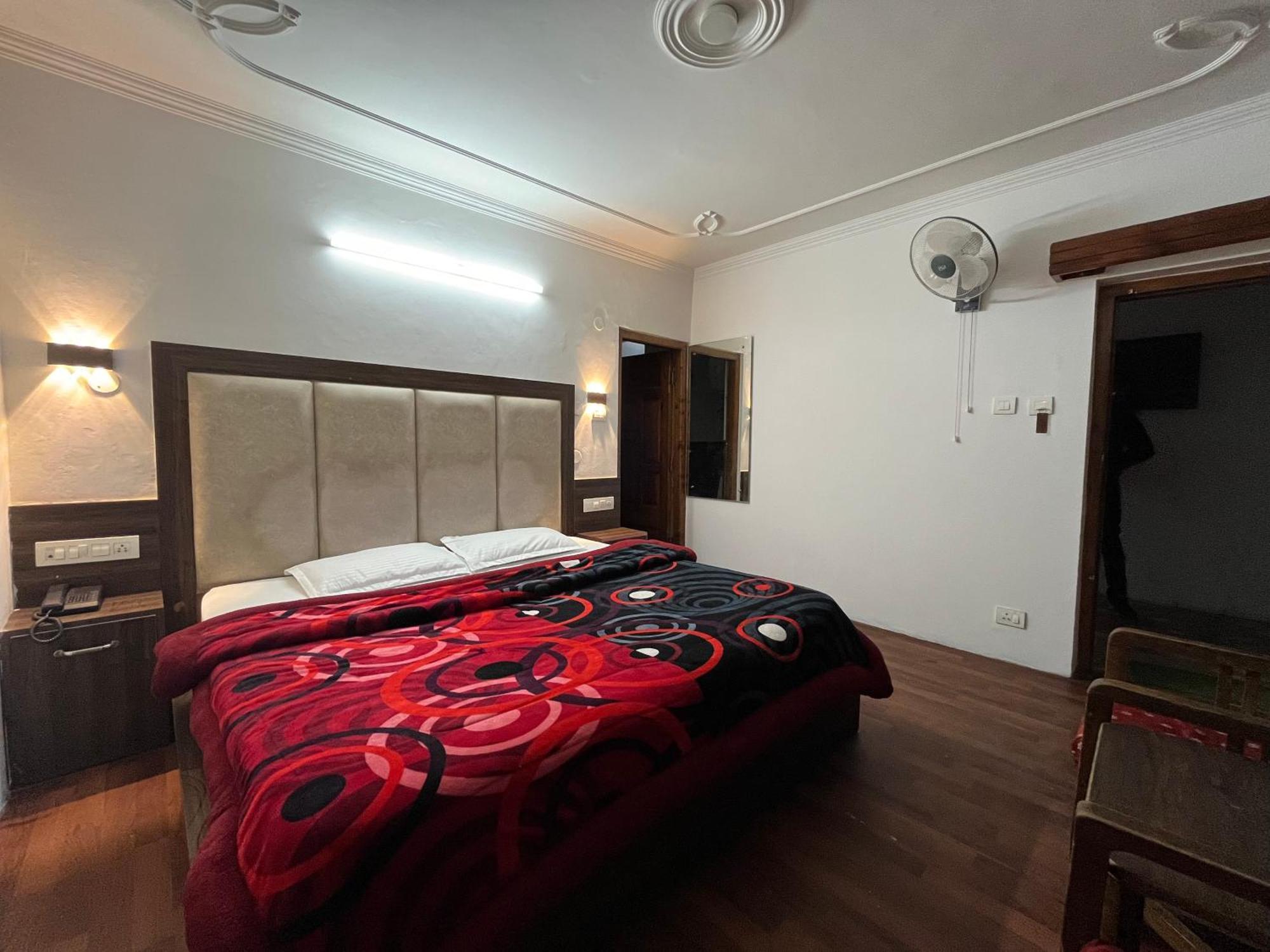 Hotel Premier Mall Road Manali Exterior foto